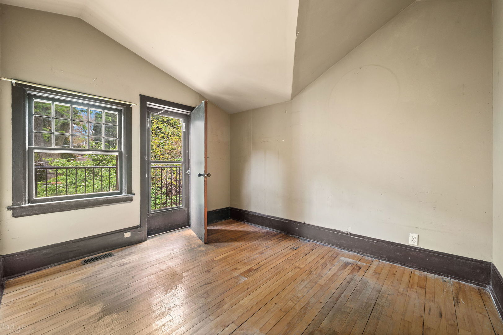 832 West Junior Terrace Chicago IL 60613