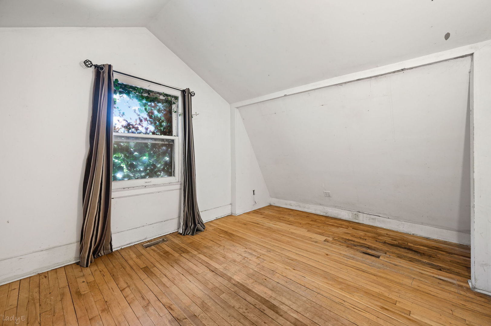 832 West Junior Terrace Chicago IL 60613