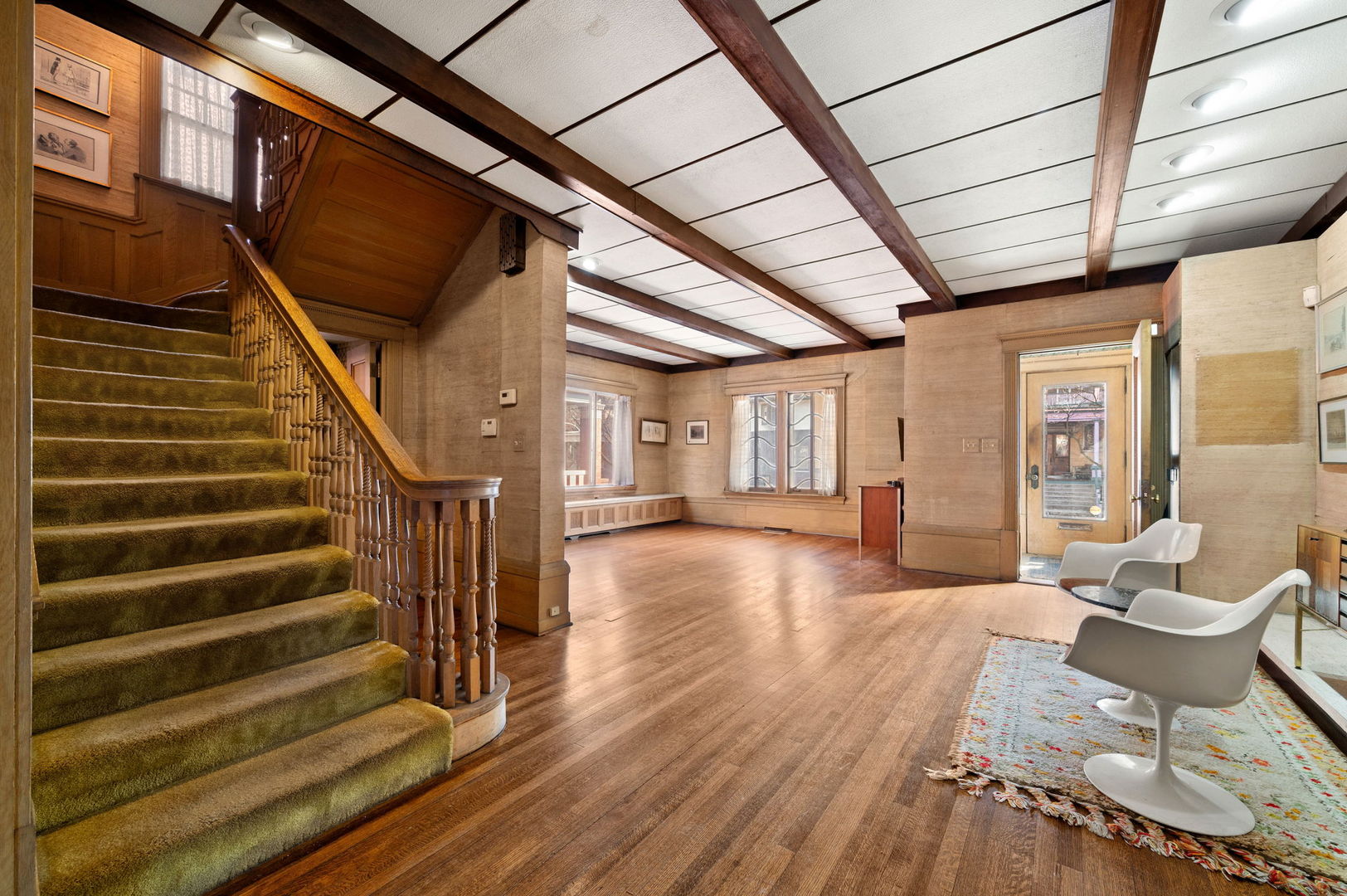 832 West Junior Terrace Chicago IL 60613