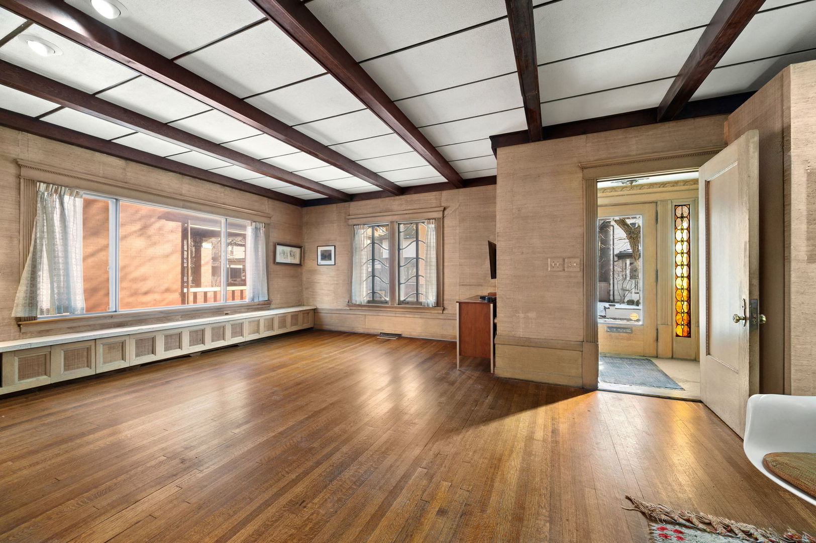 832 West Junior Terrace Chicago IL 60613