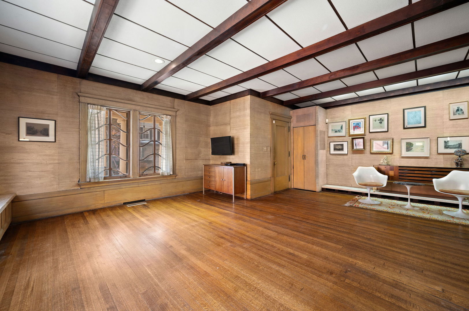 832 West Junior Terrace Chicago IL 60613
