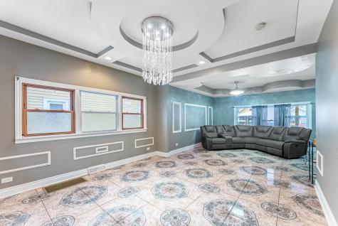 15117 Vine Avenue Harvey IL 60426