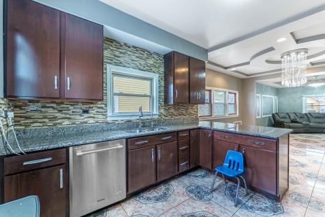 15117 Vine Avenue Harvey IL 60426