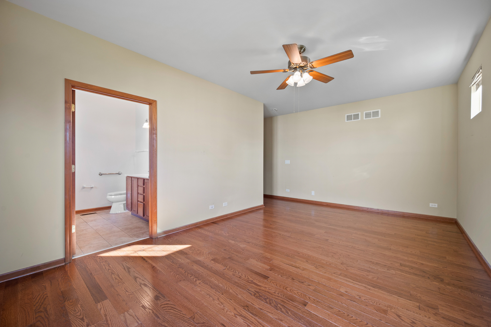 1176 Heathrow Lane Aurora IL 60502