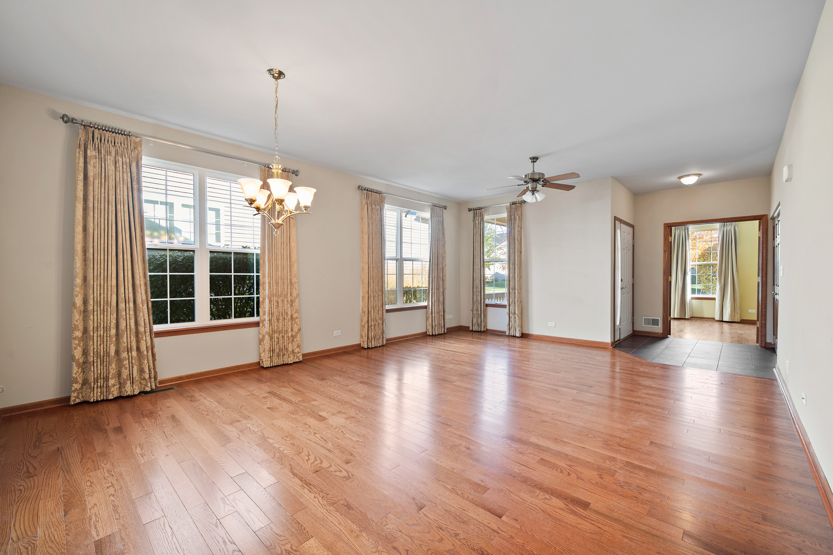 1176 Heathrow Lane Aurora IL 60502