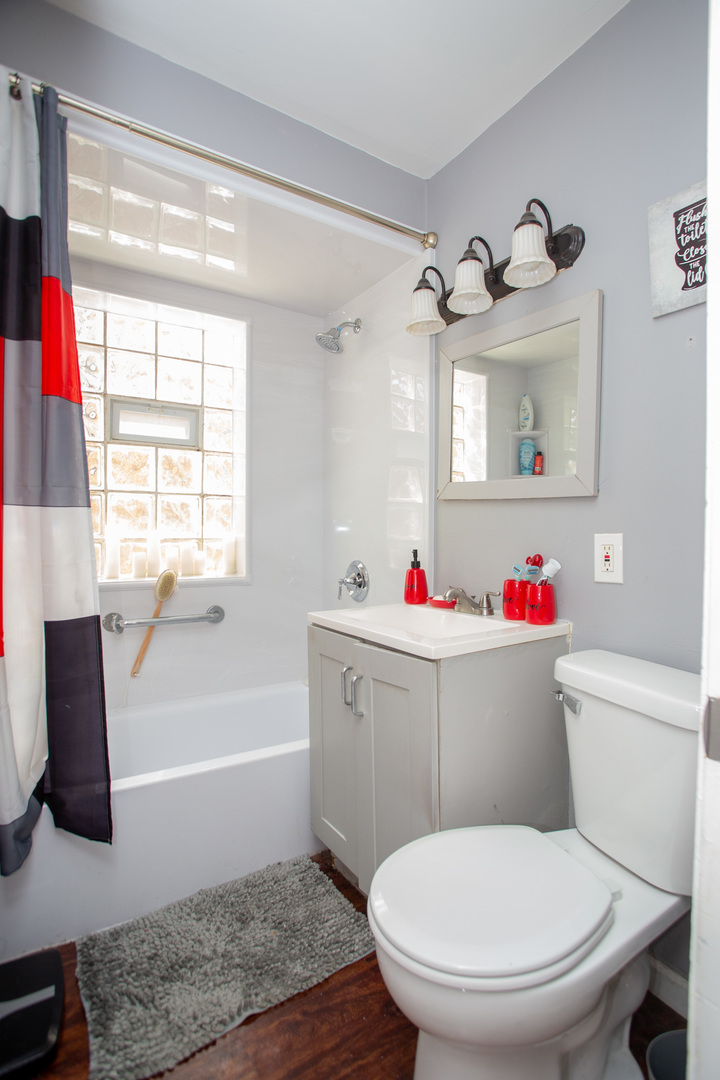 9111 South Kingston Avenue Chicago IL 60617