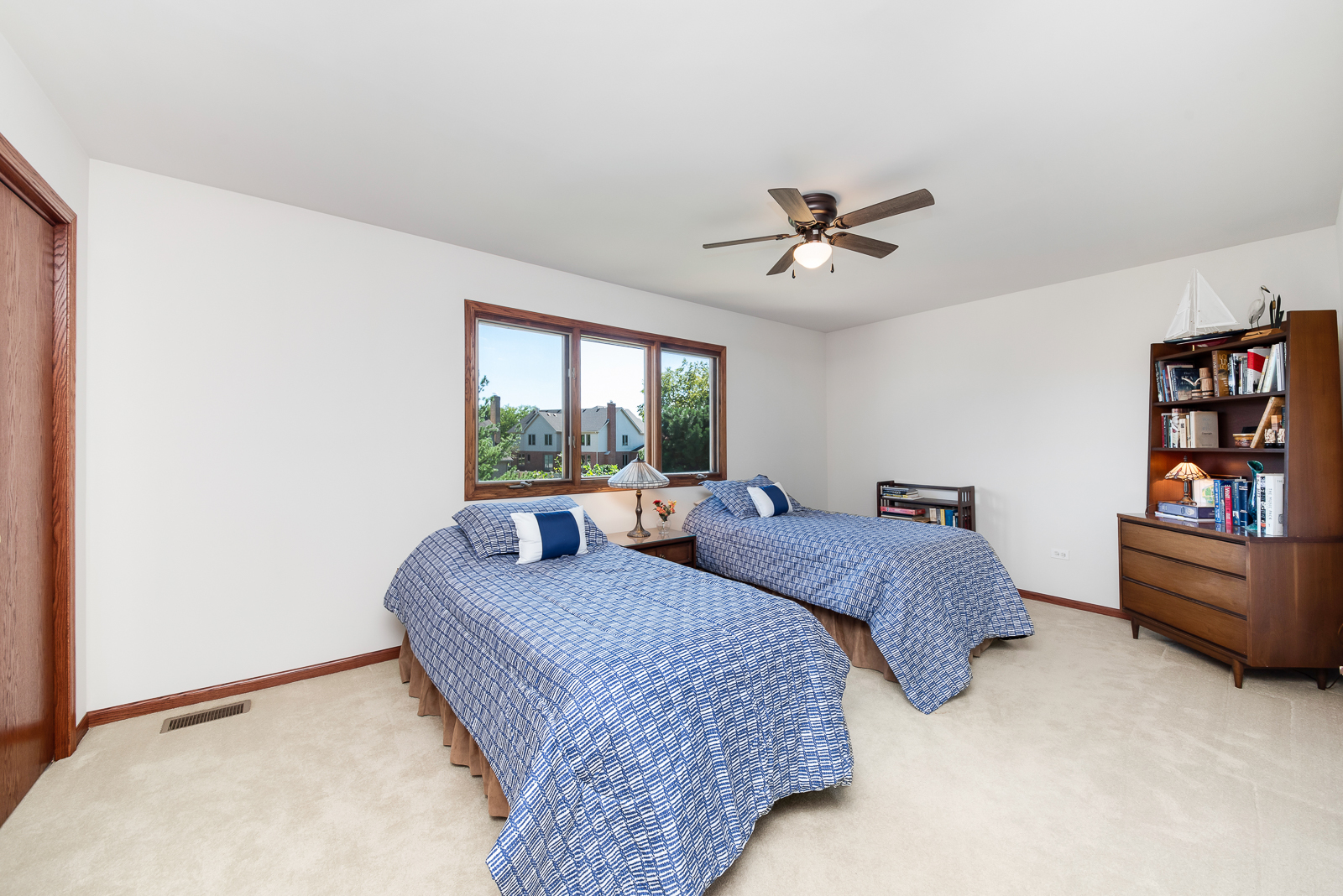 1629 Chauser Lane Woodridge IL 60517