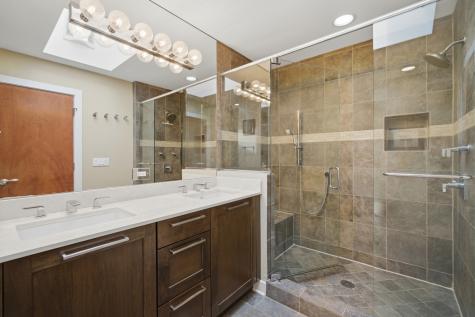1055 Hillcrest Avenue Highland Park IL 60035