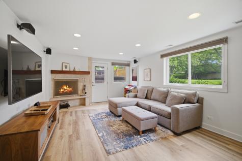 1055 Hillcrest Avenue Highland Park IL 60035