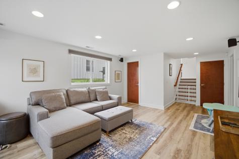 1055 Hillcrest Avenue Highland Park IL 60035