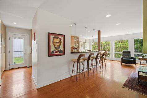 1055 Hillcrest Avenue Highland Park IL 60035
