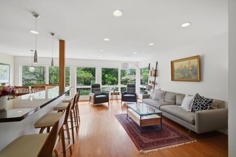 1055 Hillcrest Avenue Highland Park IL 60035