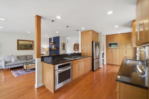 1055 Hillcrest Avenue Highland Park IL 60035