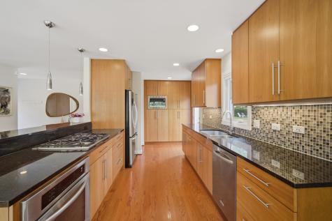 1055 Hillcrest Avenue Highland Park IL 60035