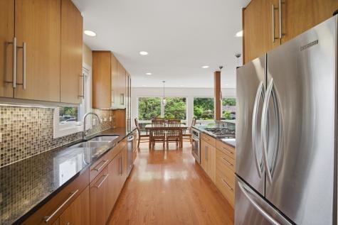 1055 Hillcrest Avenue Highland Park IL 60035