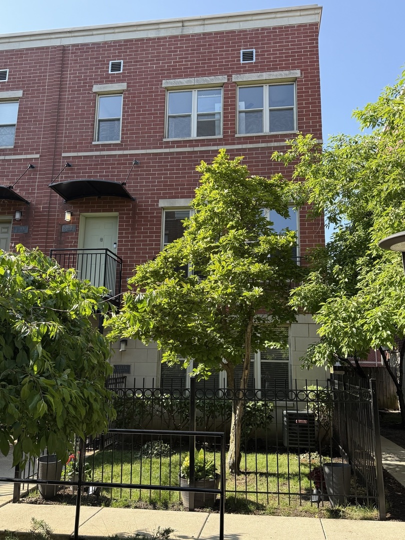 1333 North Burling Street Chicago IL 60610