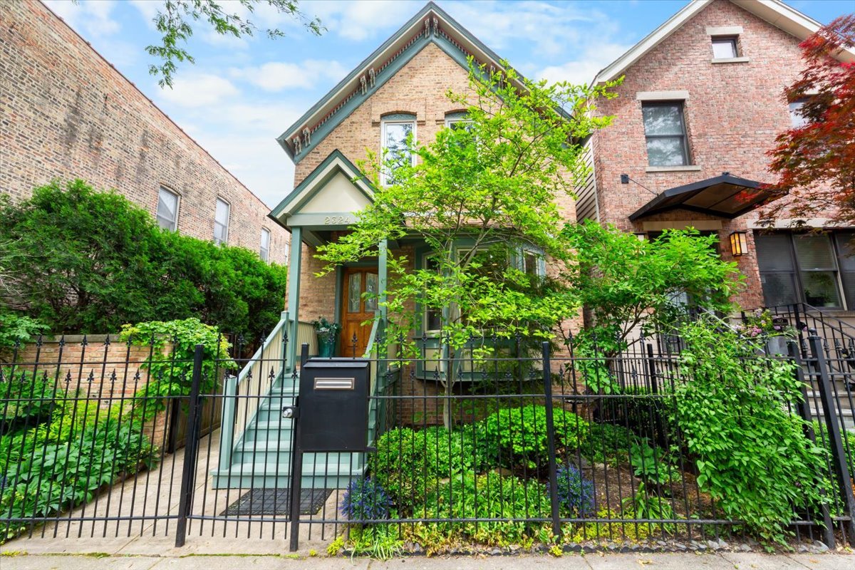 2324 West Mclean Avenue Chicago IL 60647