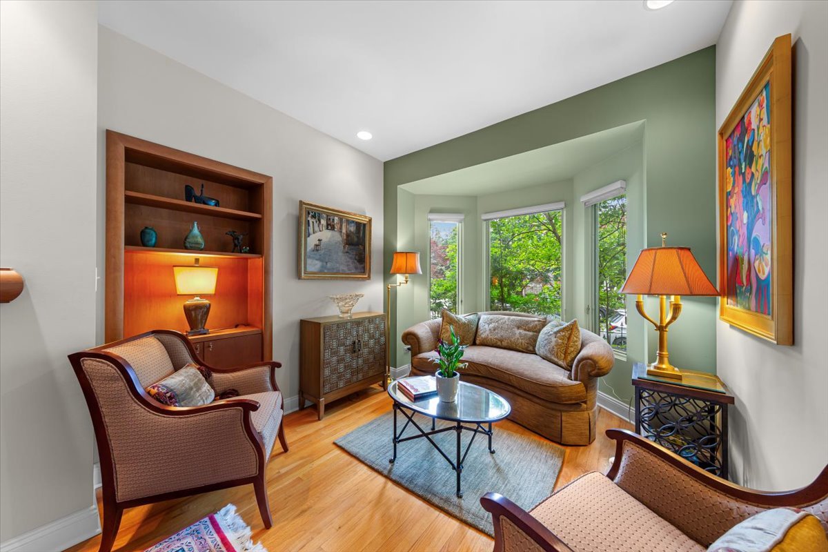 2324 West Mclean Avenue Chicago IL 60647