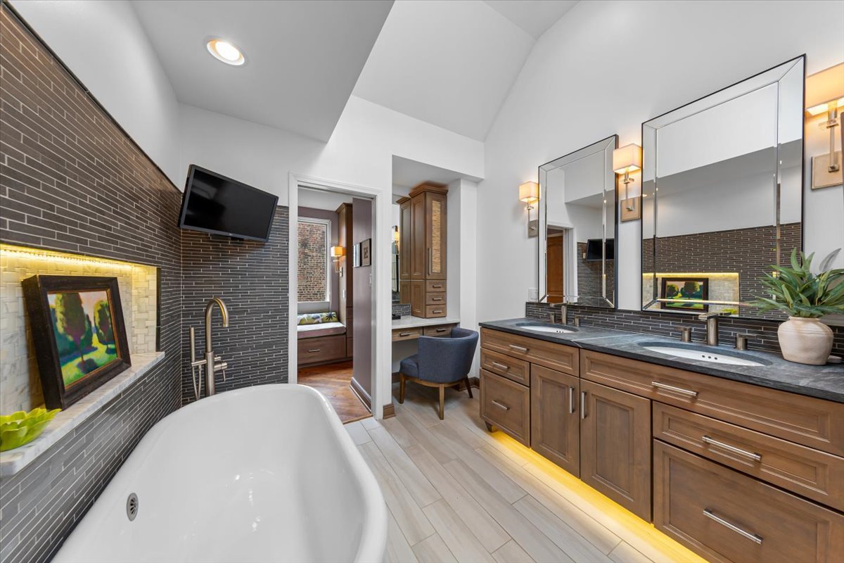 2324 West Mclean Avenue Chicago IL 60647