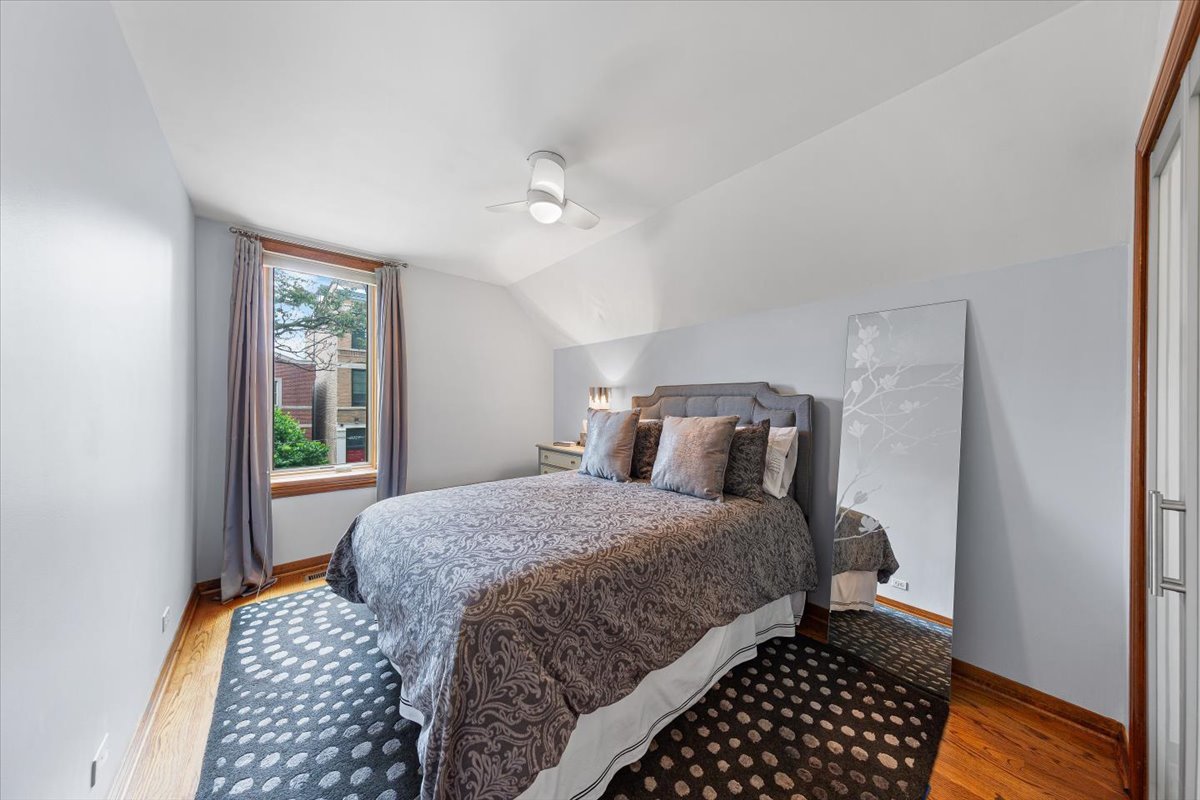 2324 West Mclean Avenue Chicago IL 60647