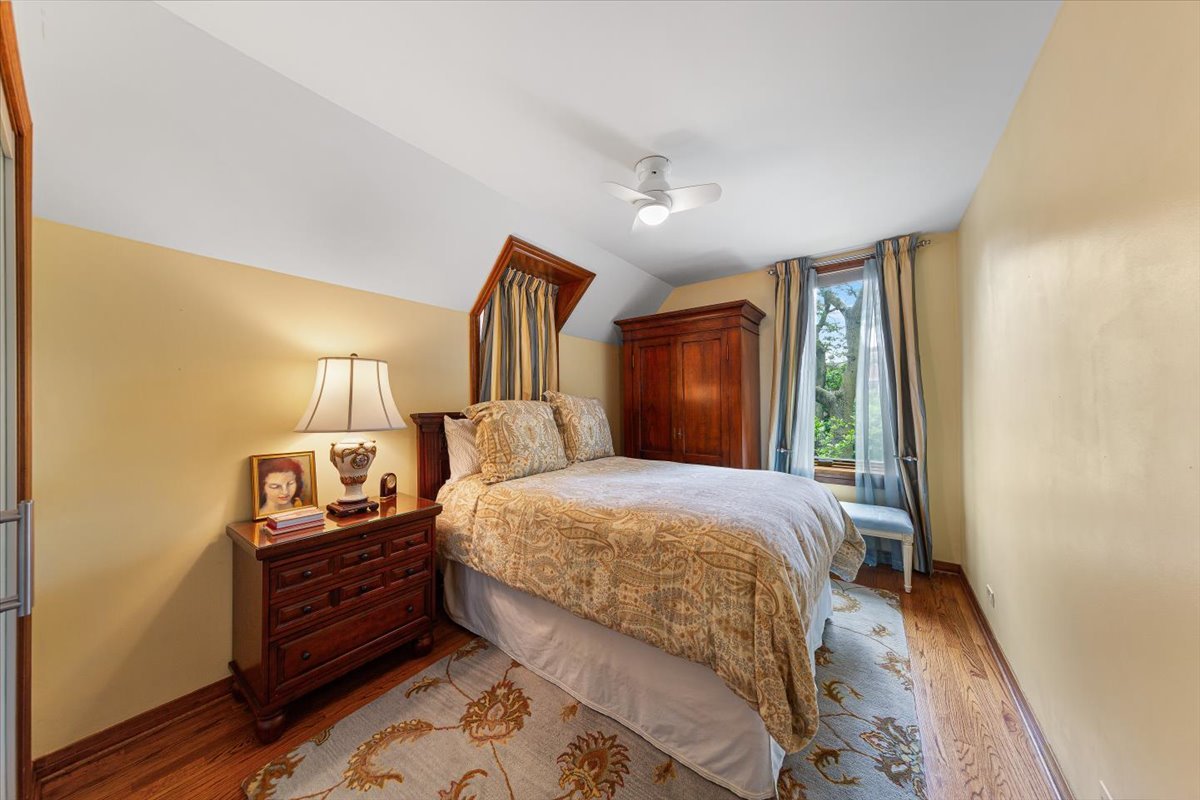 2324 West Mclean Avenue Chicago IL 60647