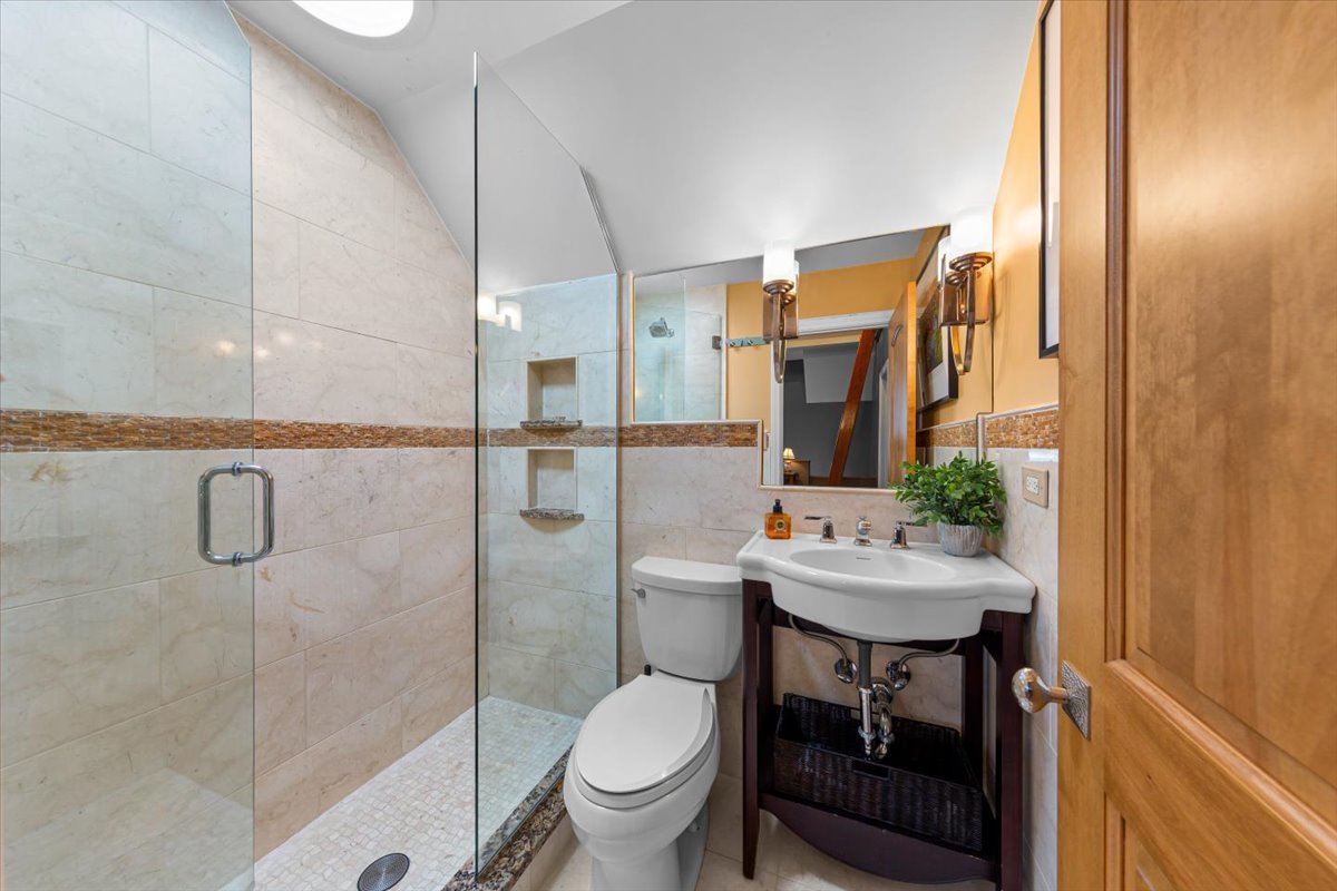 2324 West Mclean Avenue Chicago IL 60647