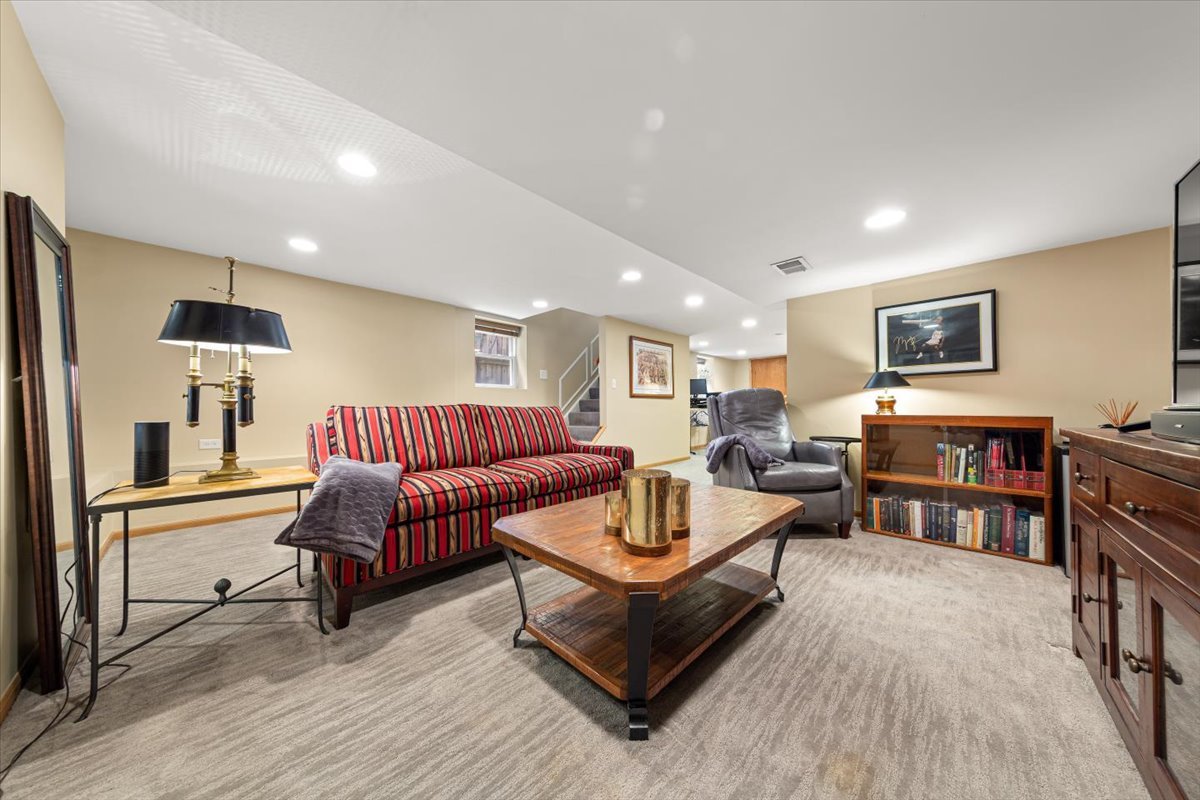 2324 West Mclean Avenue Chicago IL 60647