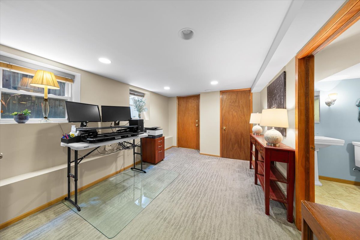 2324 West Mclean Avenue Chicago IL 60647