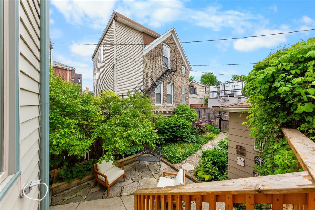 2324 West Mclean Avenue Chicago IL 60647