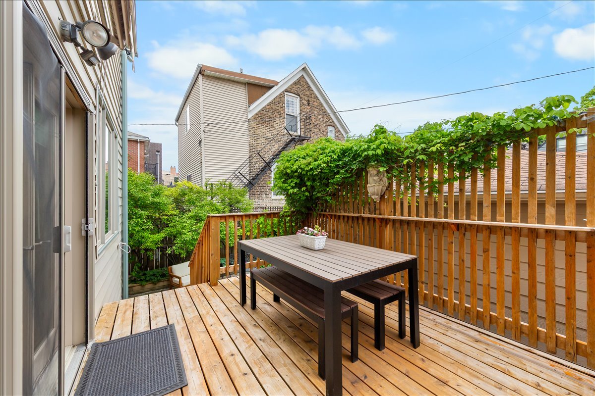 2324 West Mclean Avenue Chicago IL 60647