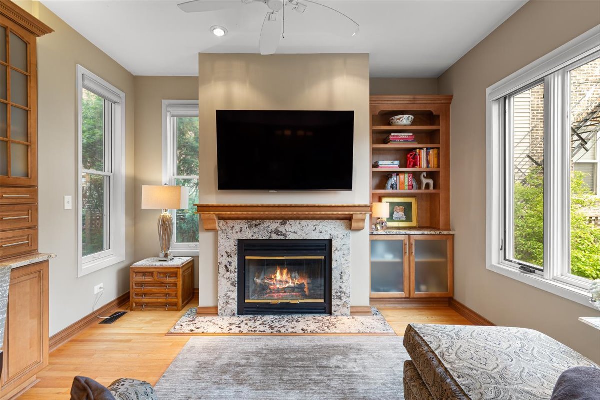 2324 West Mclean Avenue Chicago IL 60647