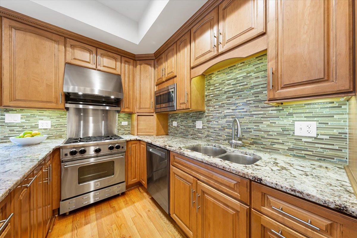 2324 West Mclean Avenue Chicago IL 60647