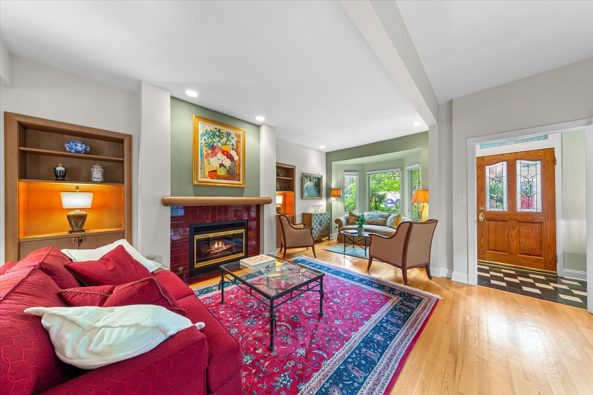 2324 West Mclean Avenue Chicago IL 60647