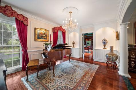 320 Woodley Road Winnetka IL 60093
