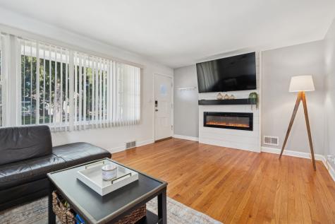 2337 South 2nd Avenue North Riverside IL 60546