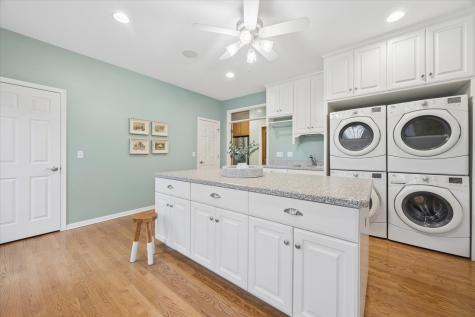 504 Pin Oak Court St. Charles IL 60174