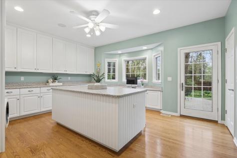 504 Pin Oak Court St. Charles IL 60174