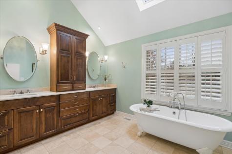 504 Pin Oak Court St. Charles IL 60174