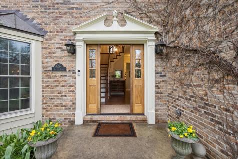 504 Pin Oak Court St. Charles IL 60174