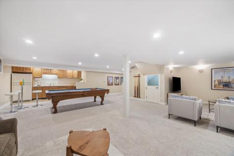 504 Pin Oak Court St. Charles IL 60174