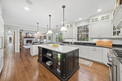 504 Pin Oak Court St. Charles IL 60174