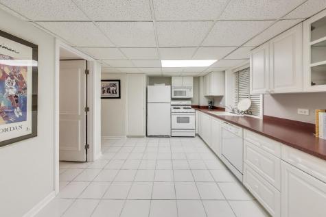 20812 North Swansway Deer Park IL 60010