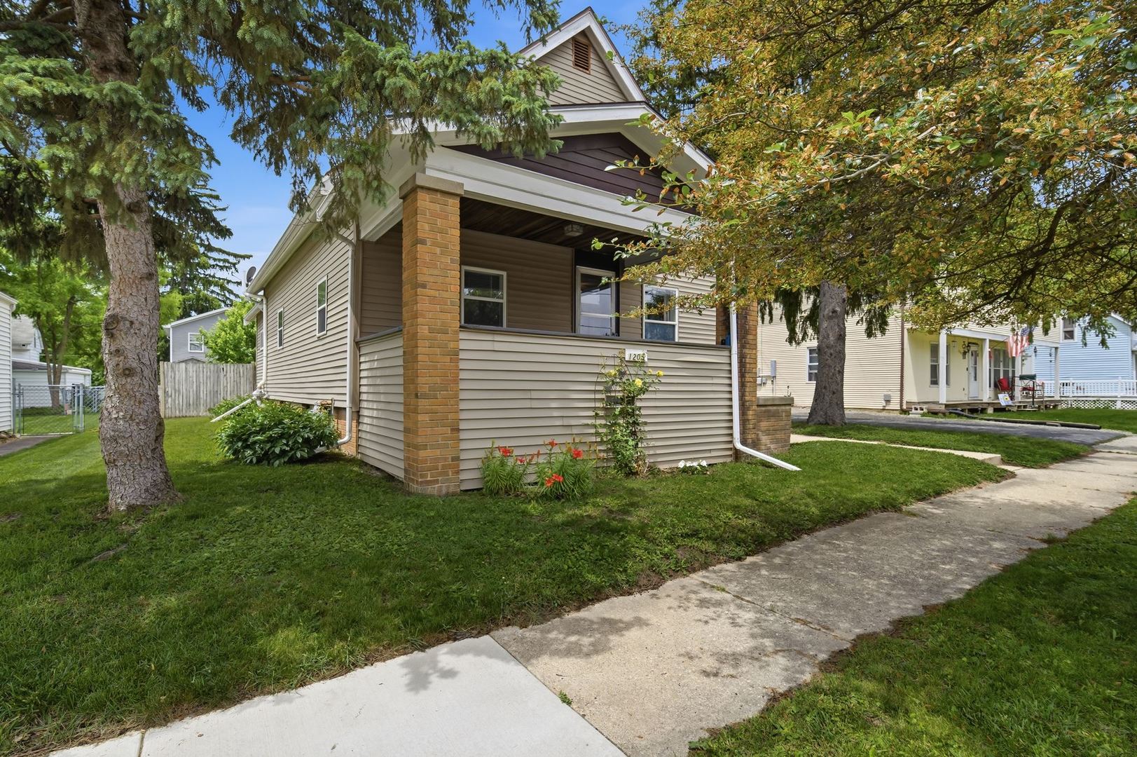 1205 South Lee Street Bloomington IL 61701