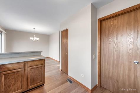49 Carey Lane Streamwood IL 60107