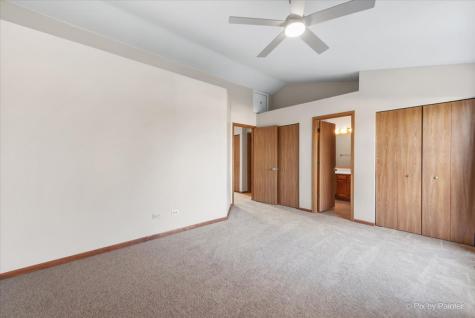 49 Carey Lane Streamwood IL 60107