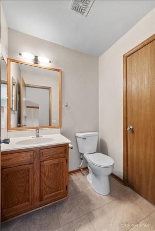 49 Carey Lane Streamwood IL 60107