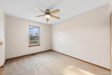 49 Carey Lane Streamwood IL 60107