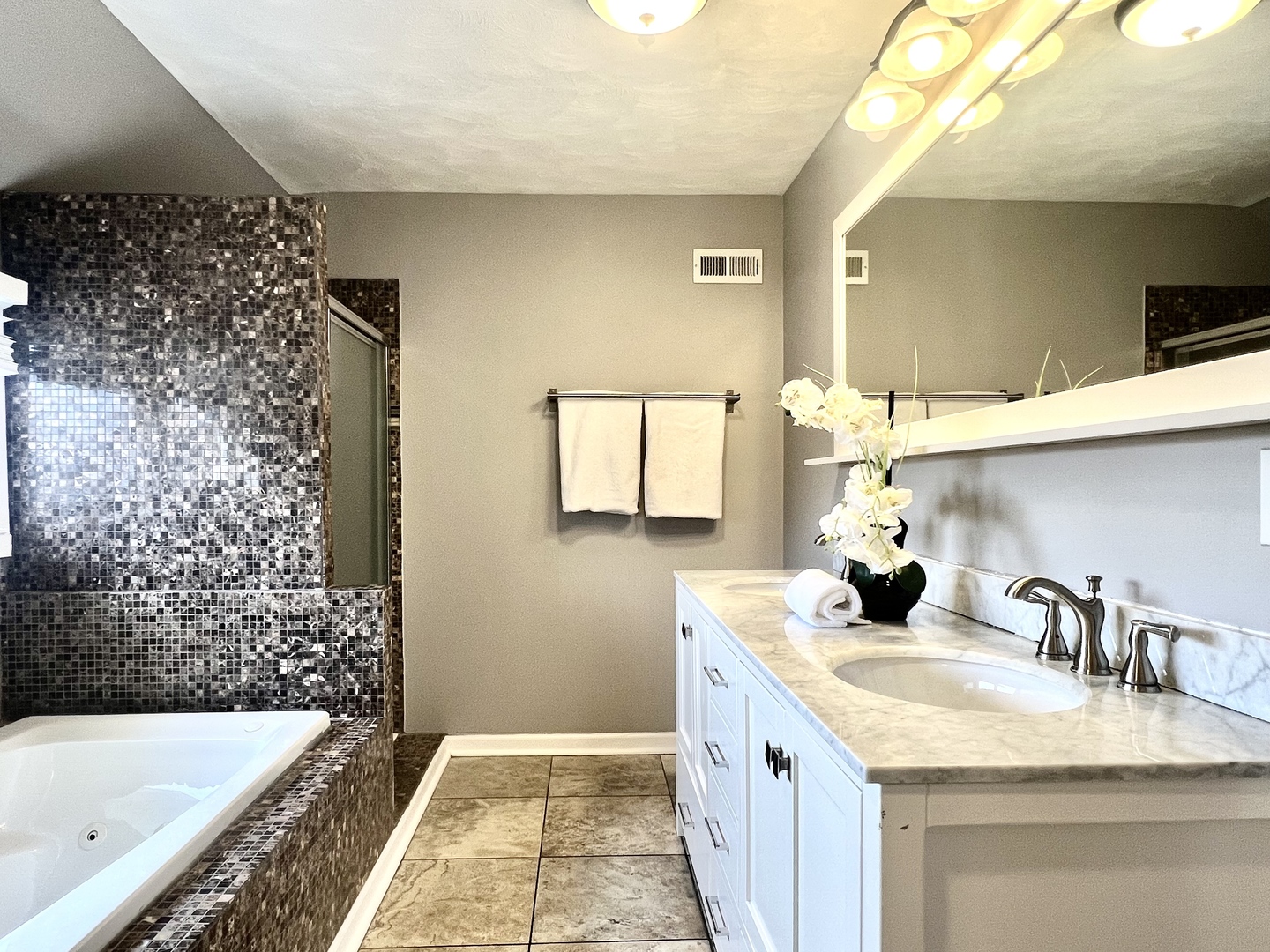 7113 Clarendon Hills Road Darien IL 60561