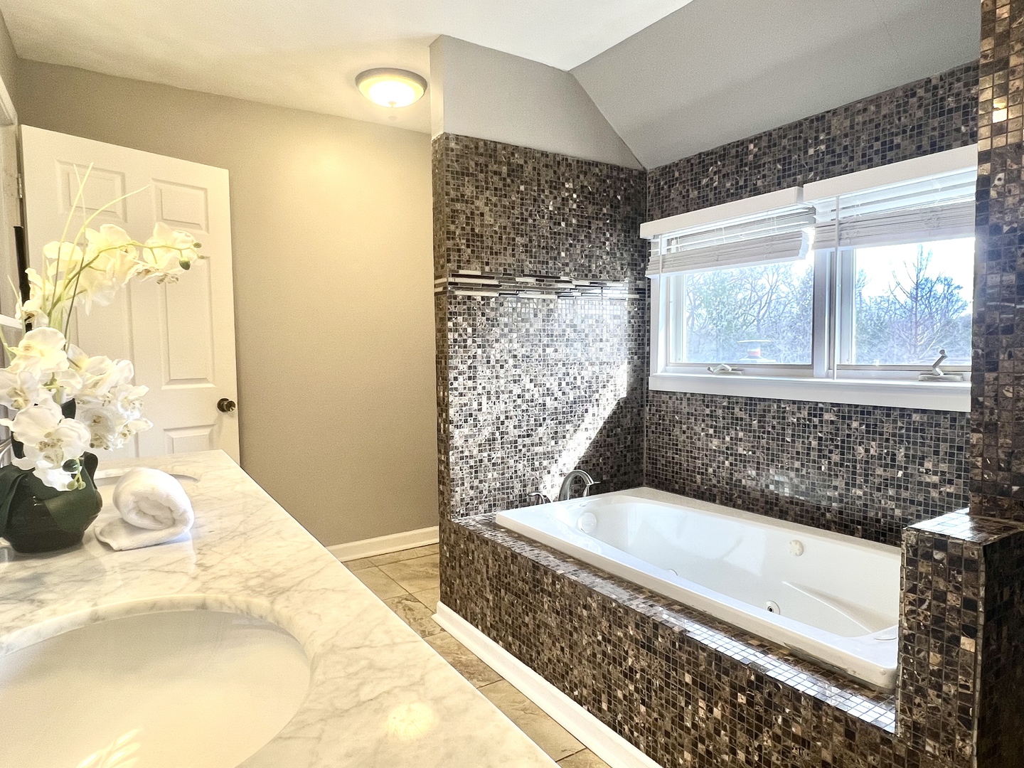 7113 Clarendon Hills Road Darien IL 60561