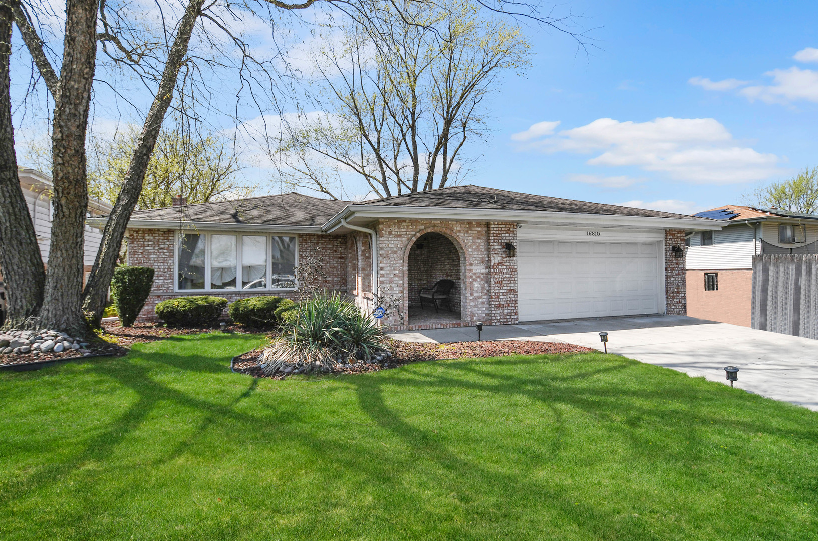 16810 Greenwood Avenue South Holland IL 60473